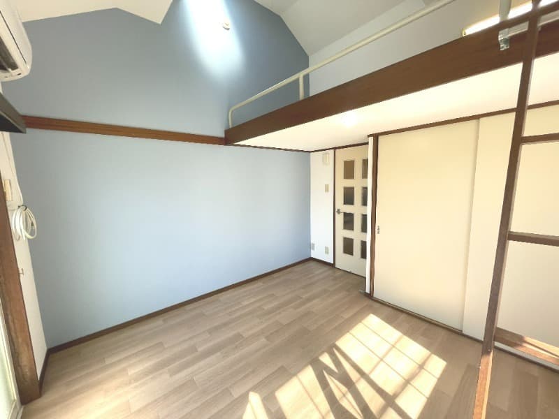 Room image 8