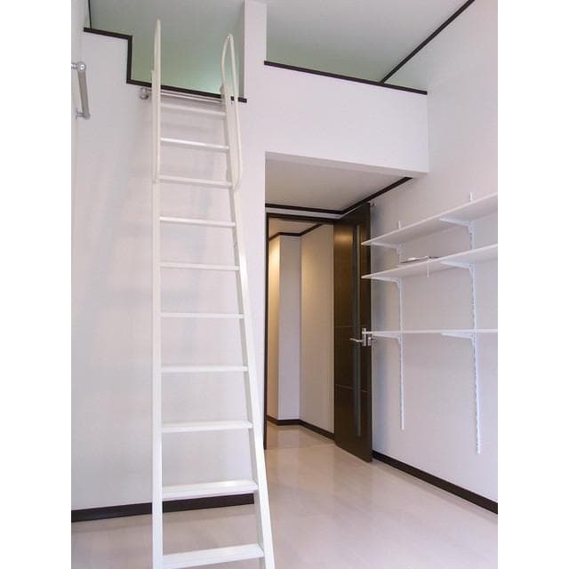 Room image 10