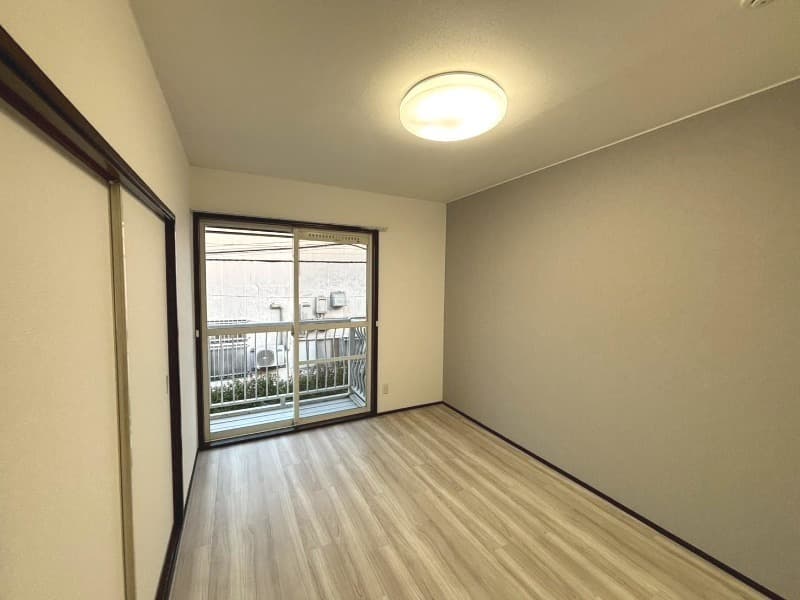 Room image 8