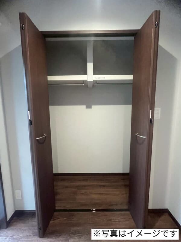Room image 8