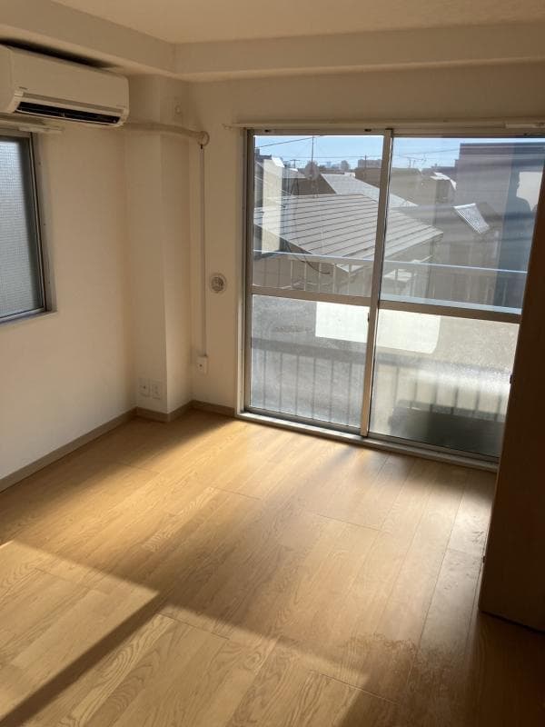 Room image 8
