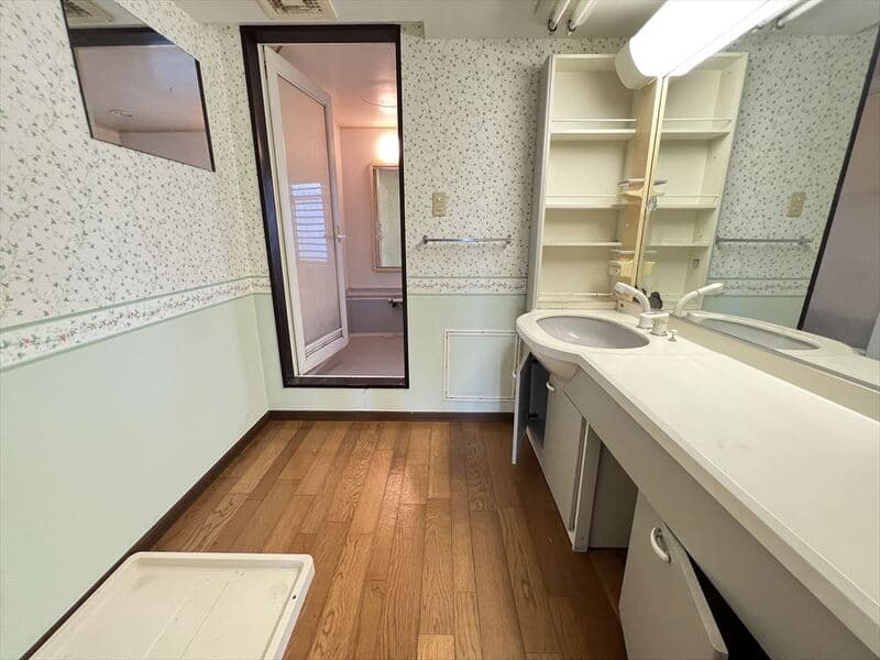 Room image 13