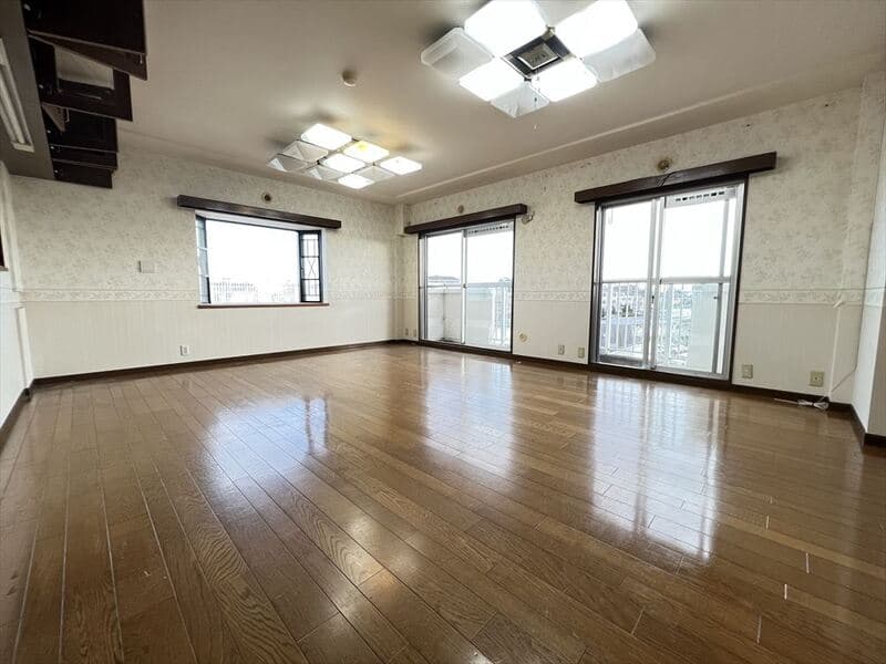 Preview interior of Noble Crane