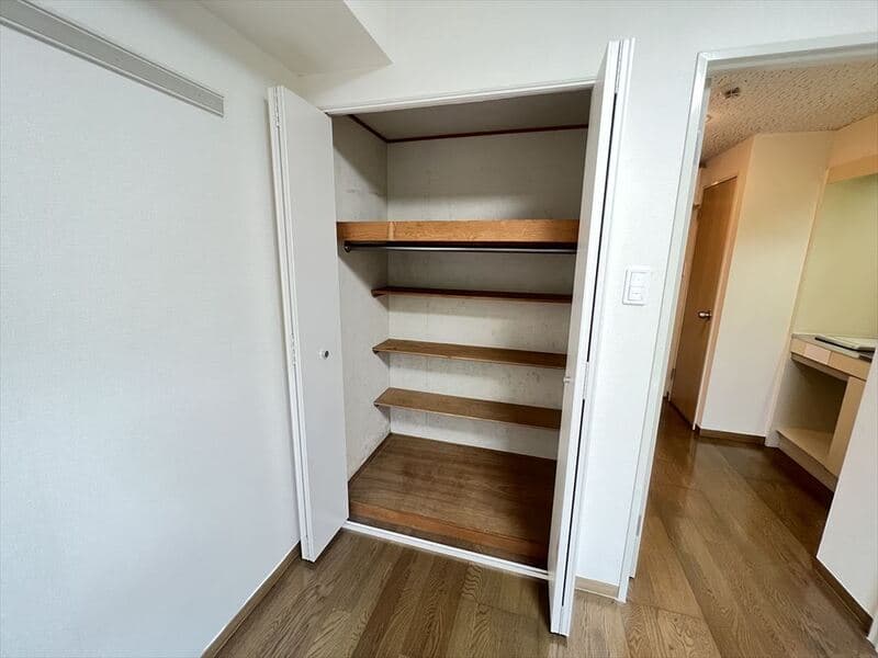 Room image 15
