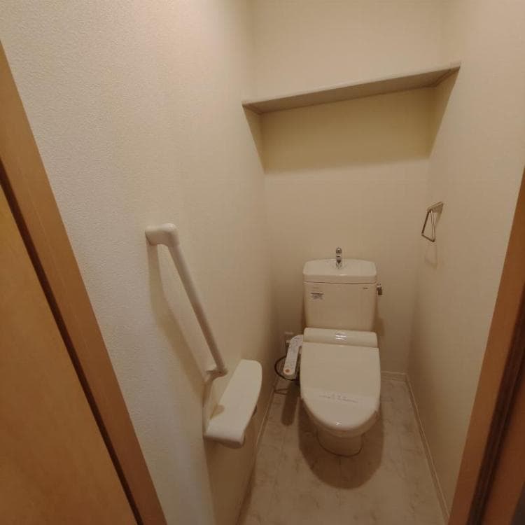 Room image 8