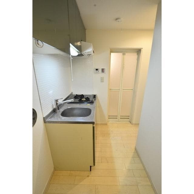 Room image 8