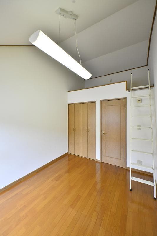 Room image 15