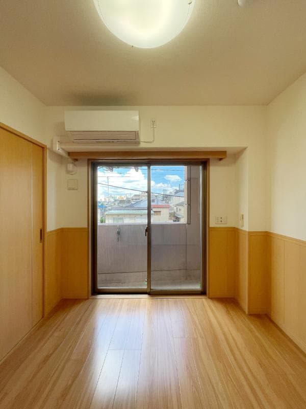 Room image 11