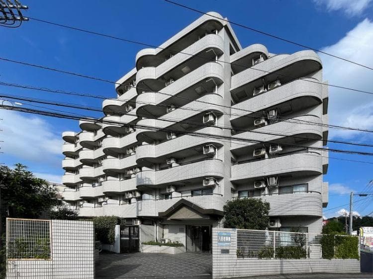 Main exterior of Liz Ikuta