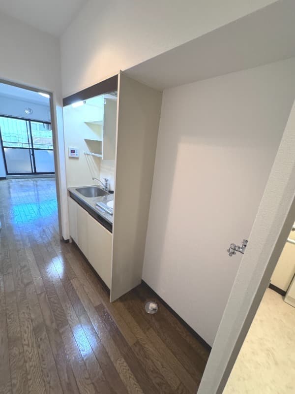 Room image 8