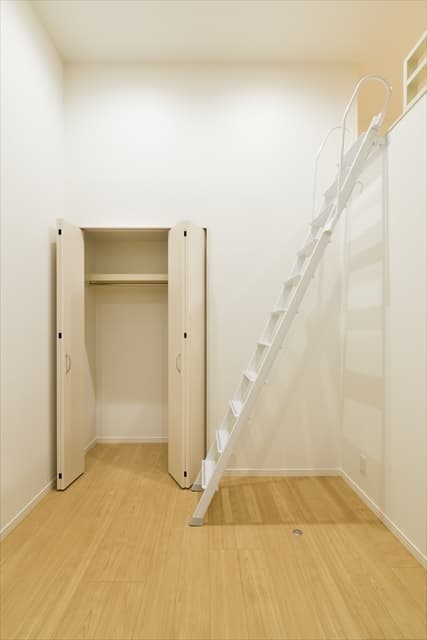 Room image 10