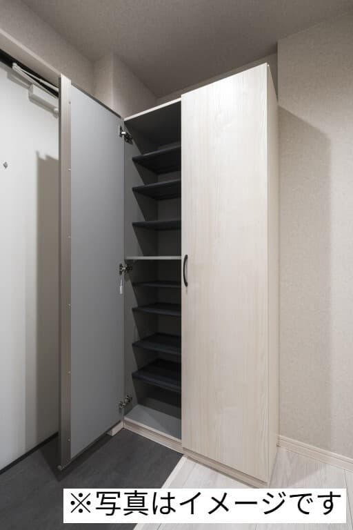 Room image 8