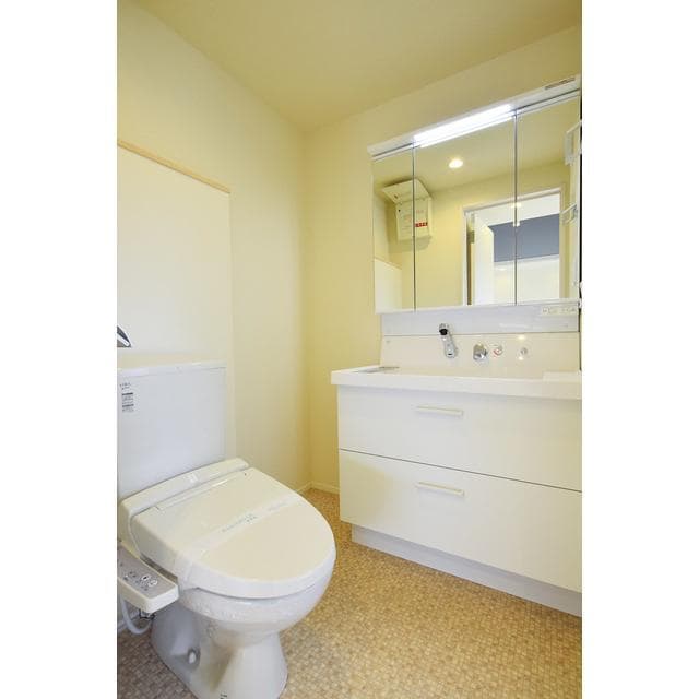 Room image 8