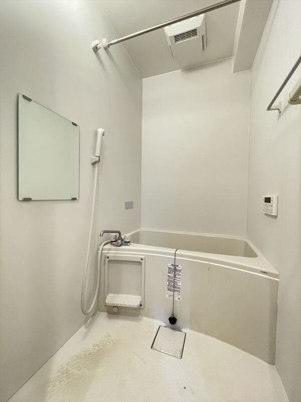 Room image 15
