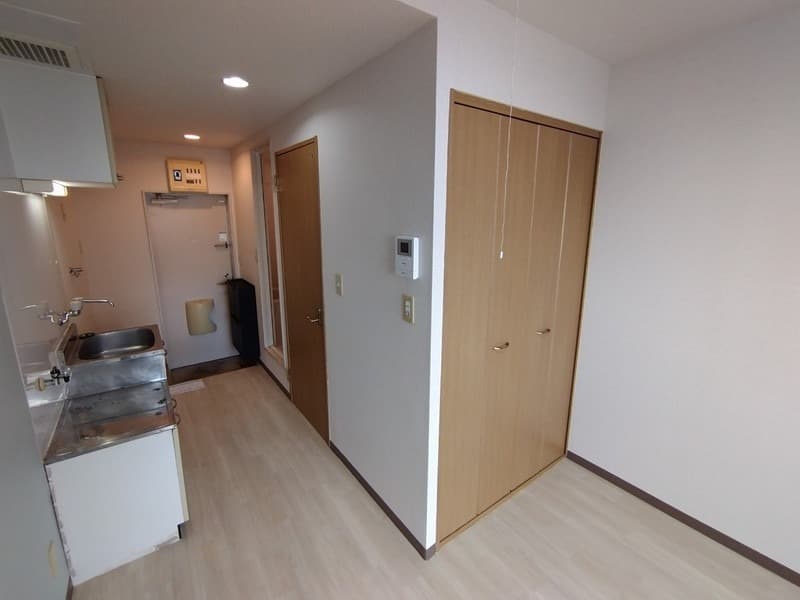 Room image 8