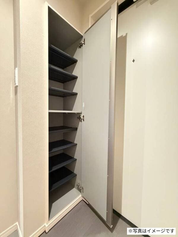 Room image 12