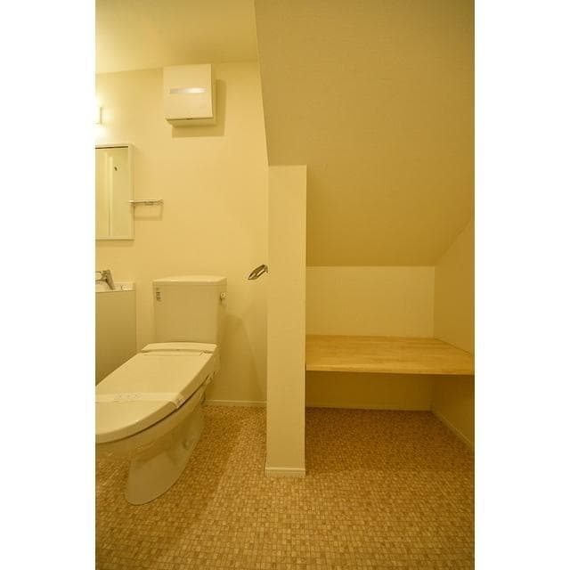 Room image 8