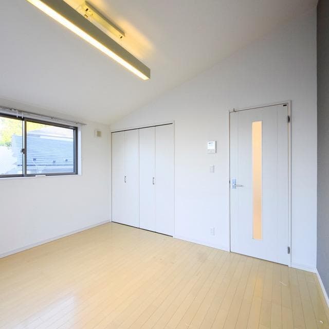 Room image 8