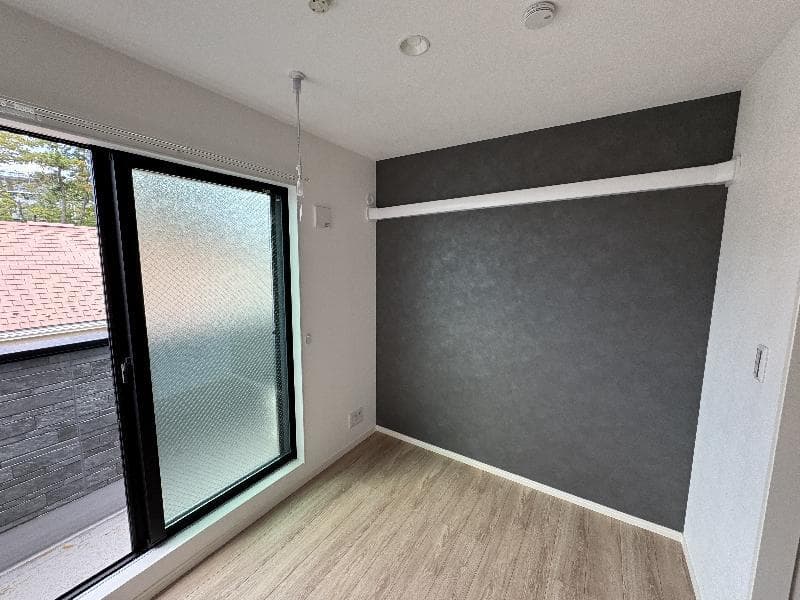 Room image 8