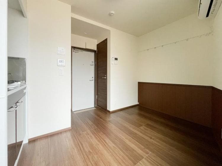 Room image 10