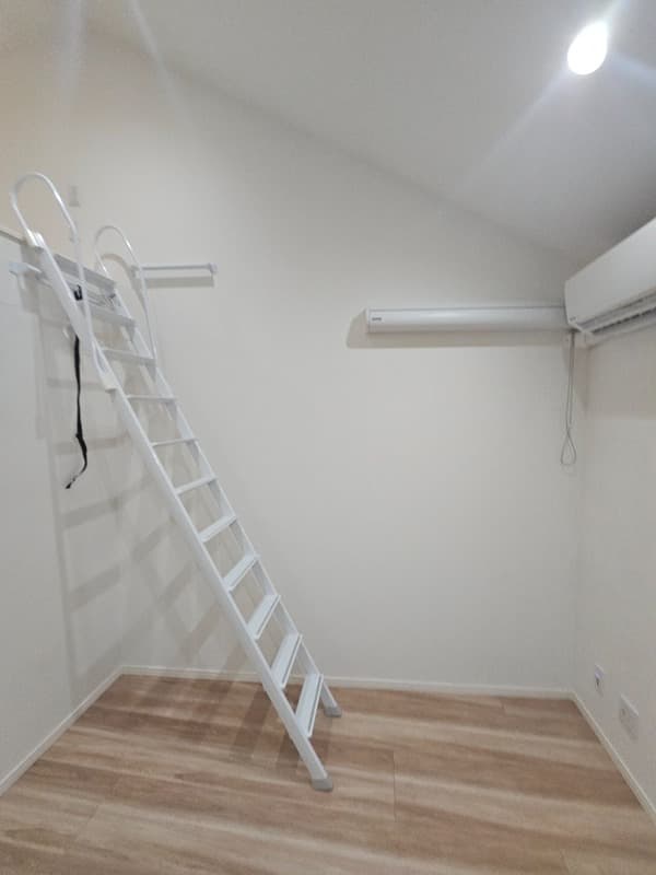 Preview interior of SQJ (SQJ)