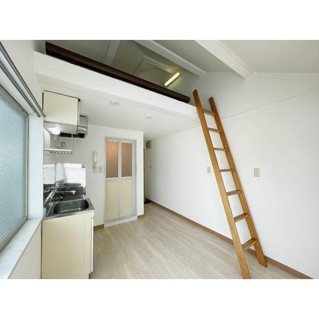 Room image 14