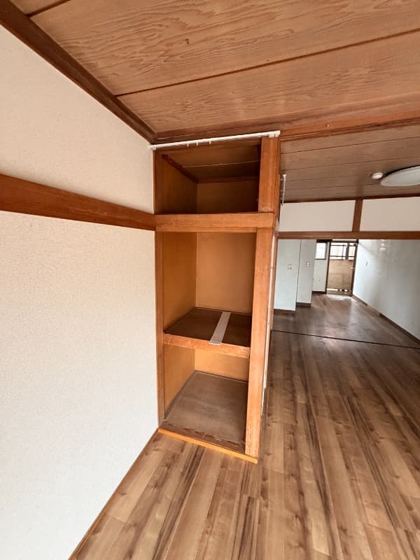 Room image 8