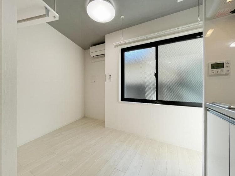 Room image 11