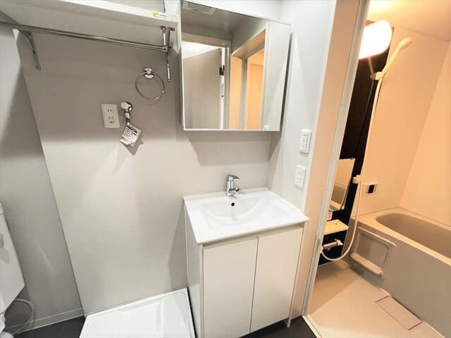 Room image 12