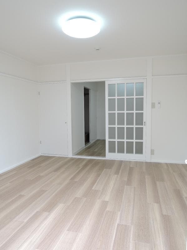 Preview interior of Bright Lucion