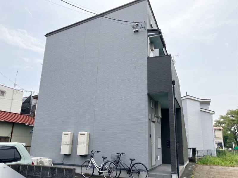 Main exterior of Four Leaf (Four Leafs)