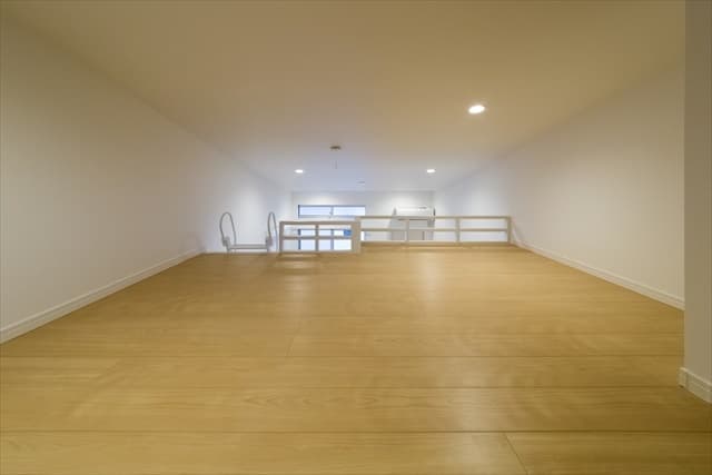 Room image 8