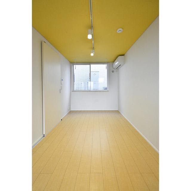 Room image 11