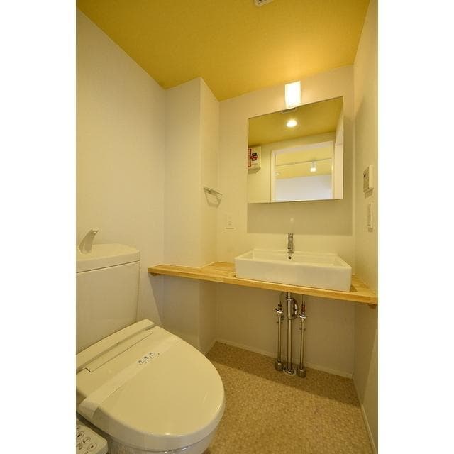 Room image 8