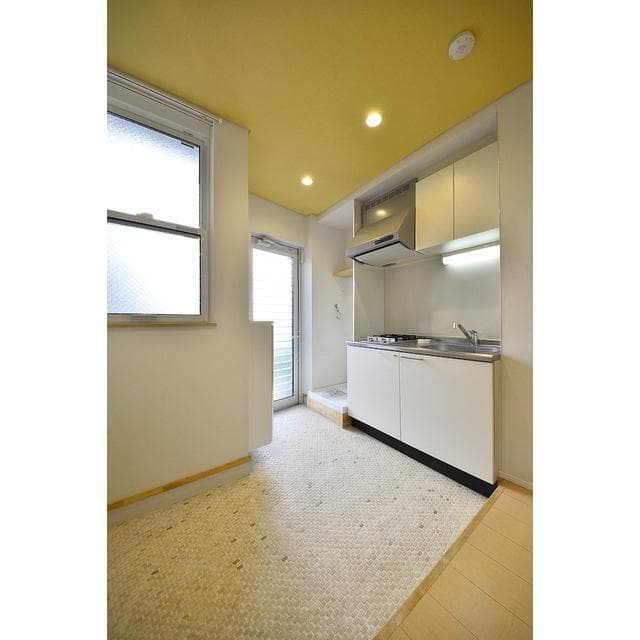 Room image 9