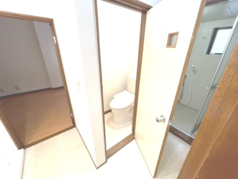 Room image 8
