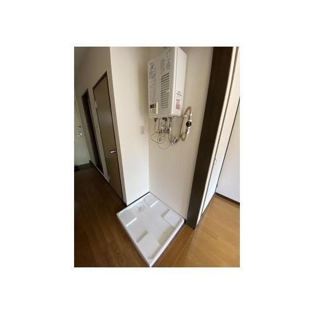 Room image 8