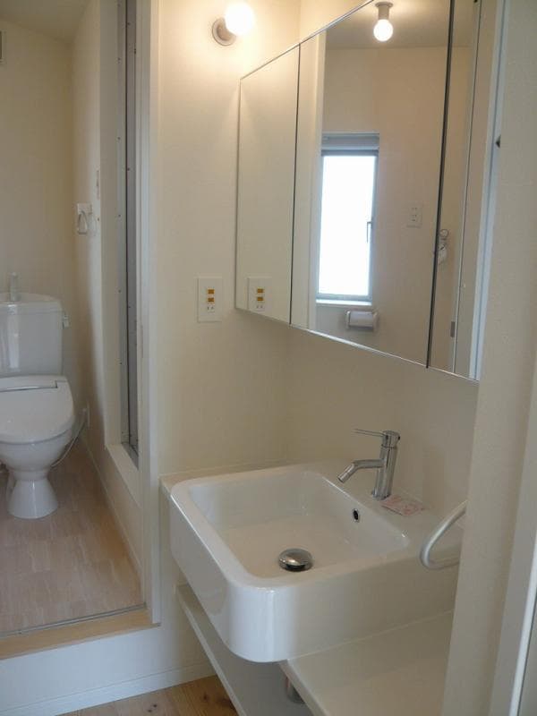 Room image 8