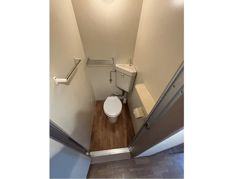 Room image 11