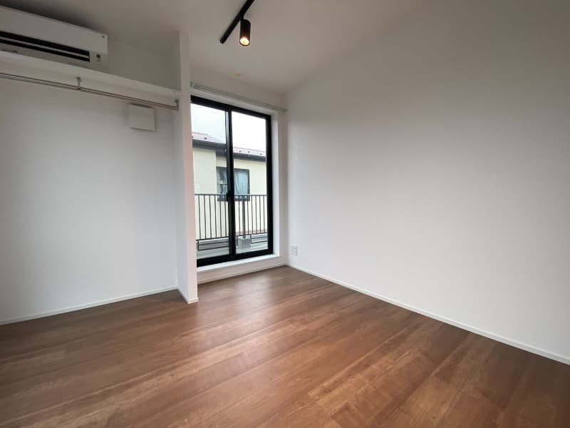 Room image 8