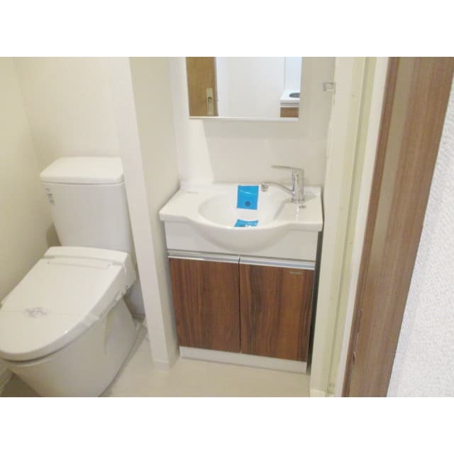 Room image 8