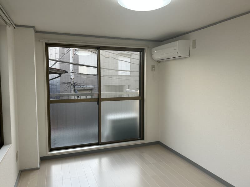 Room image 12