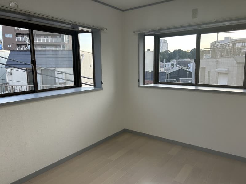 Room image 15