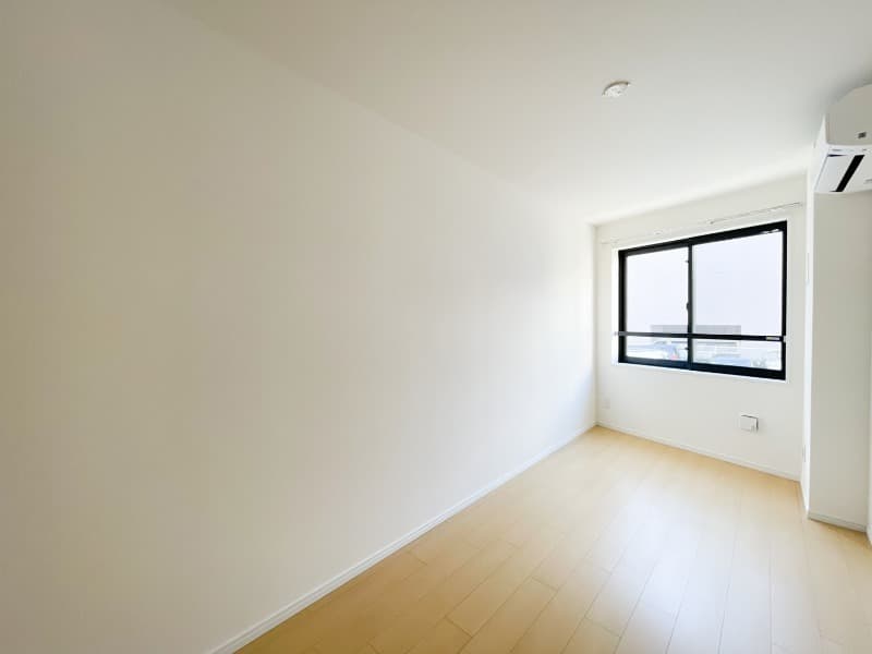 Room image 15
