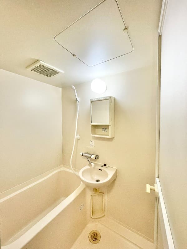 Room image 8