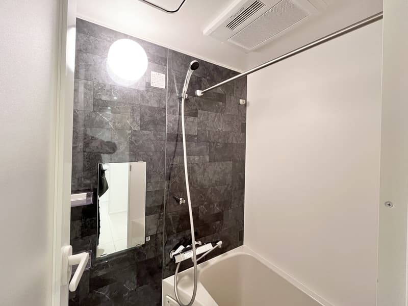 Room image 13