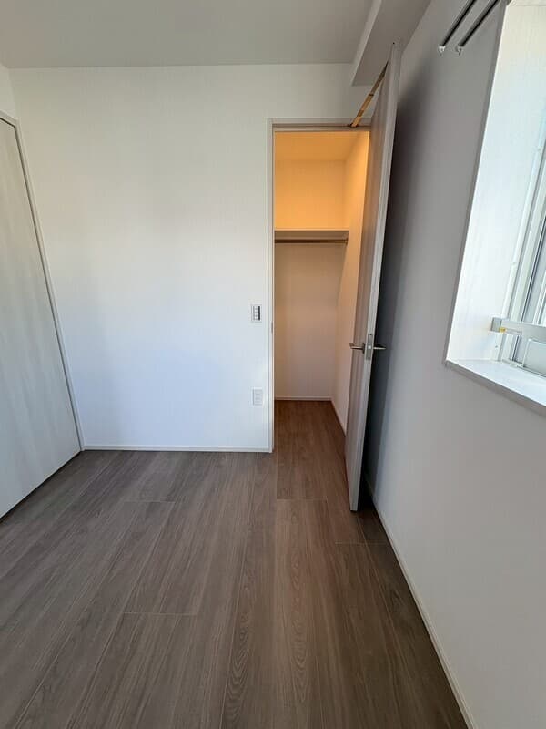 Room image 16