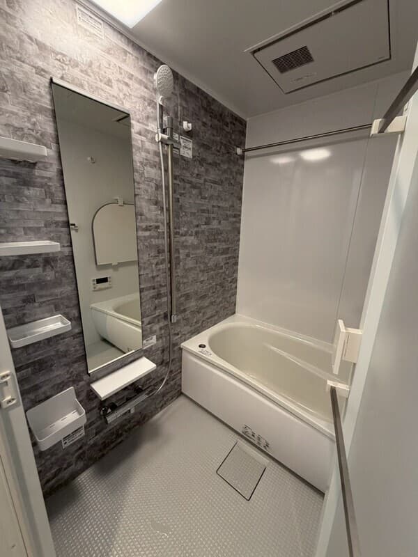 Room image 8