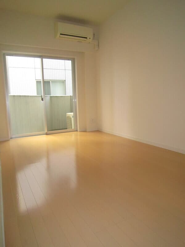 Room image 8