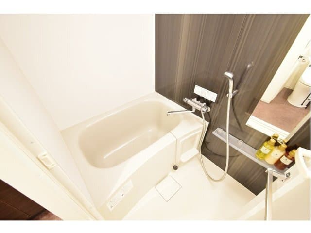 Room image 8